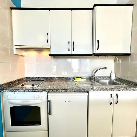 Modern Apartment, Wifi, Pool, Beach, Tenerife South Lägenhet *