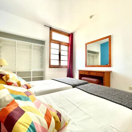 Modern Apartment, Wifi, Pool, Beach, Tenerife South Lägenhet *