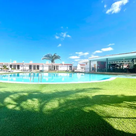 Modern Apartment, Wifi, Pool, Beach, Tenerife South Lägenhet *