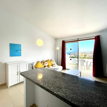 Modern Apartment, Wifi, Pool, Beach, Tenerife South Lägenhet