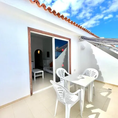 Modern Apartment, Wifi, Pool, Beach, Tenerife South شقة أذيخي