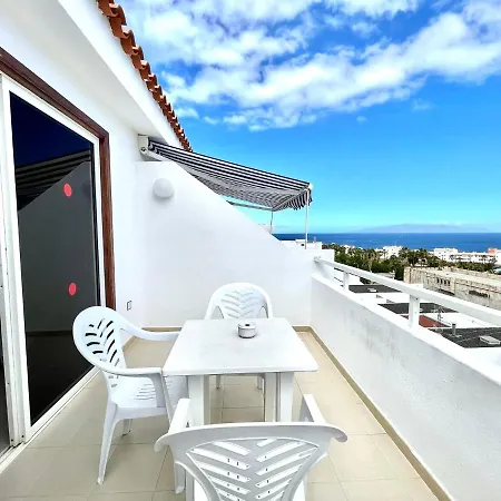 Modern Apartment, Wifi, Pool, Beach, Tenerife South شقة