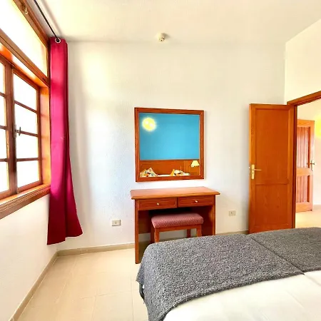 شقة Modern Apartment, Wifi, Pool, Beach, Tenerife South
