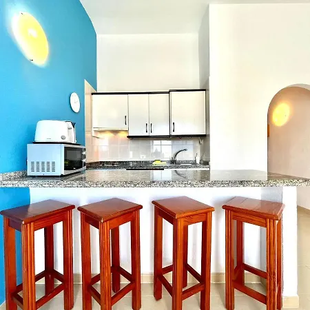Modern Apartment, Wifi, Pool, Beach, Tenerife South أذيخي