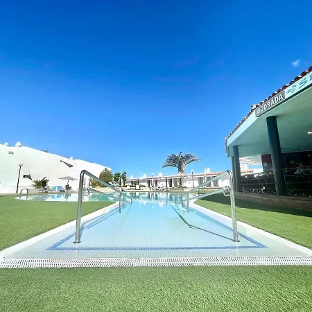 Modern Apartment, Wifi, Pool, Beach, Tenerife South شقة أذيخي