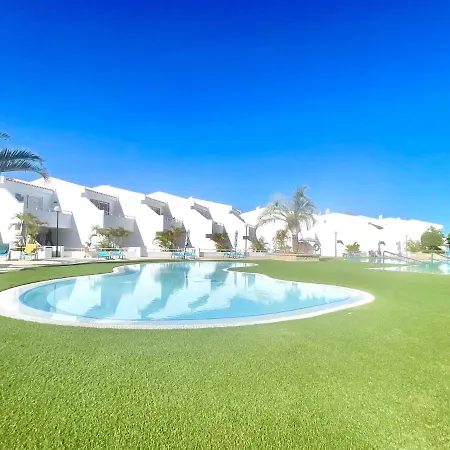 Modern Apartment, Wifi, Pool, Beach, Tenerife South أذيخي