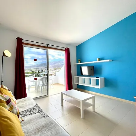 Modern Apartment, Wifi, Pool, Beach, Tenerife South شقة