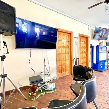 شقة Modern Apartment, Wifi, Pool, Beach, Tenerife South