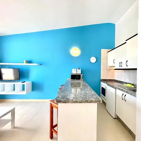 Modern Apartment, Wifi, Pool, Beach, Tenerife South أذيخي
