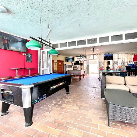 Modern Apartment, Wifi, Pool, Beach, Tenerife South شقة